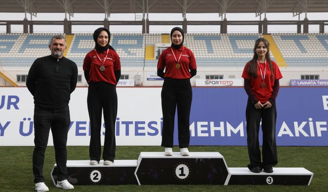 Burdur'da Mehmet Akif Ersoy'u Anma Haftası kapsamında düzenlenen spor turnuvaları tamamlandı