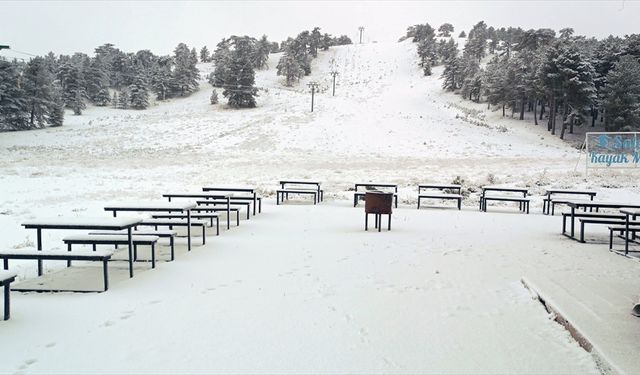 Burdur'daki Salda Kayak Merkezi'ne ilk kar yağdı