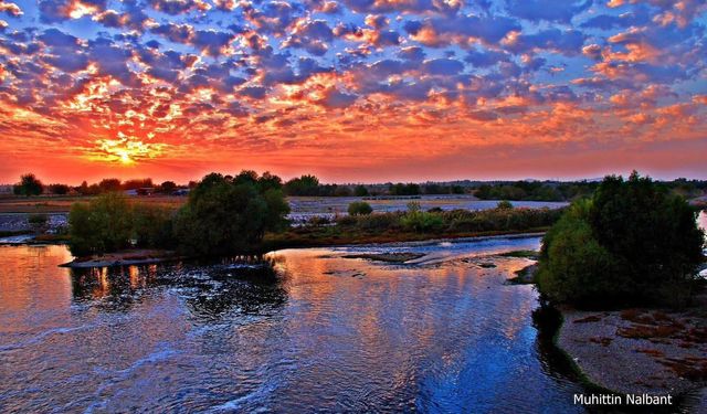 Ceyhan Nehri’nde Görsel Şölen Hemite'de Gün Batımı Bir Başka Güzel