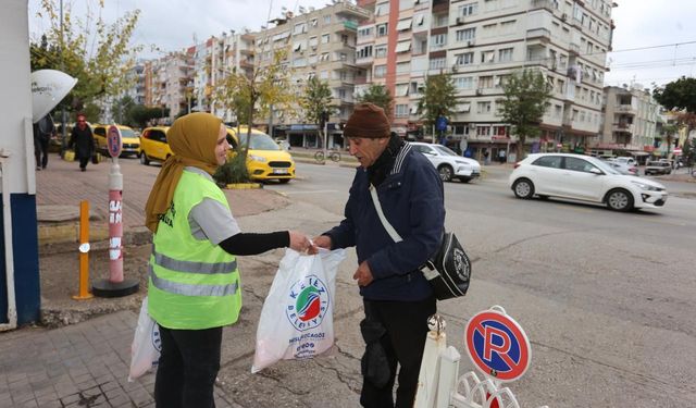 Dokumapark'ta çocuklar hem eğlendi hem portakal topladı