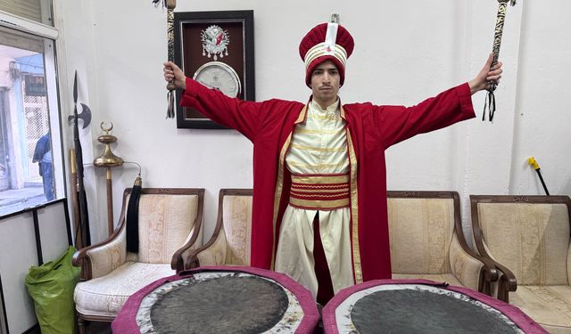 Genç Mehmet, sosyal medyada viral olan mehter performansını dizi setine taşıdı