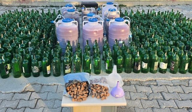 Gölhisar'da 402 litre sahte içki ele geçirildi