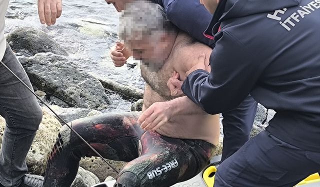 Hatay'da zıpkınla balık avlamak isteyen kişi kendini yaraladı