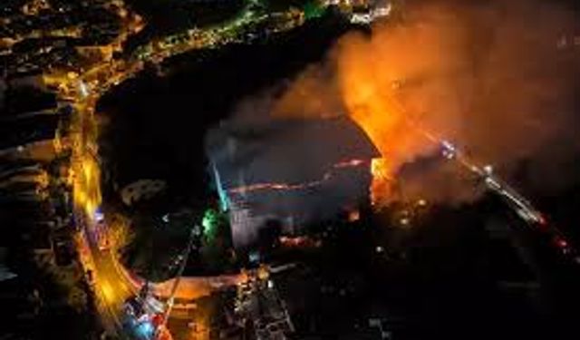 İstanbul’da Gece Yarısı Korkutan Yangın!