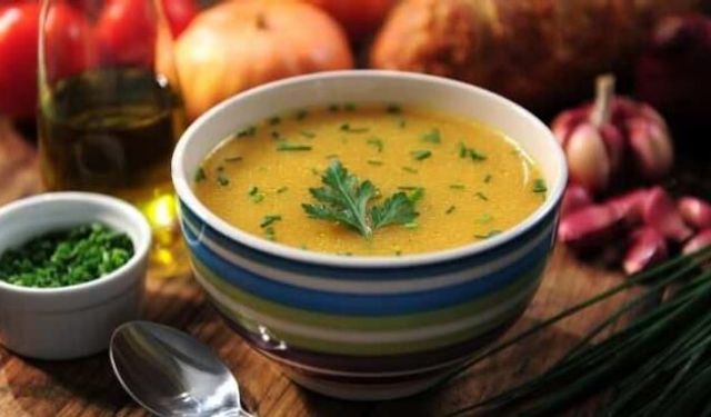 İlk İftar Sofrasına Sıcacık Başlangıç: Terbiyeli Ezogelin Çorbası Tarifi