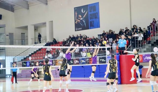 Atatürk Spor Salonu’nda Nefes Kesen Voleybol Müsabakaları!