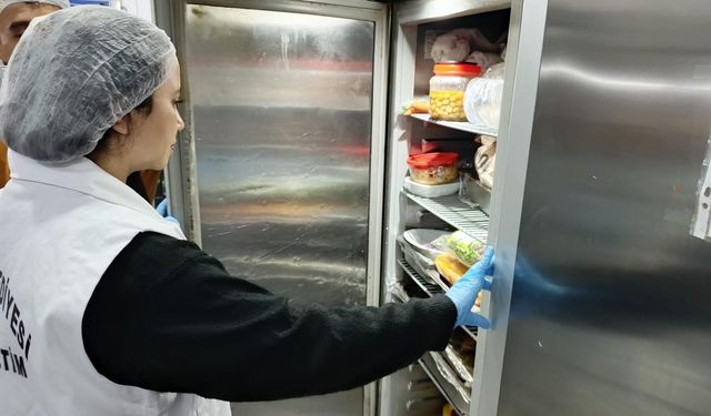 Kemer'de zabıta ekipleri restoran ve kafelerde denetim yaptı