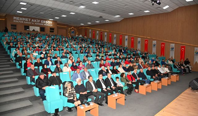 Kumluca'da 'Şarkılardan anılara yolculuk' konseri düzenlendi