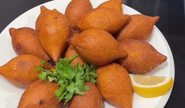 Osmaniyeli Komşuların Lezzet Buluşması Dağılmayan İçli Köfte Hazırlığı