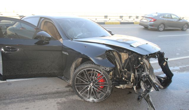 Serik'te 2 otomobilin çarpıştığı kazada 1 kişi yaralandı