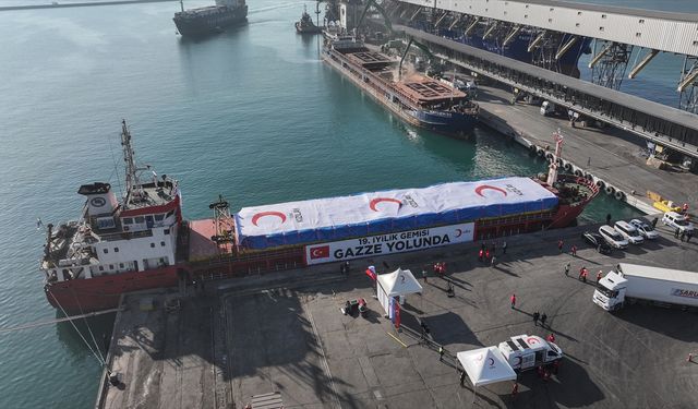 Türk Kızılayın Gazze için hazırladığı 19. 'İyilik Gemisi' Mersin limanından uğurlandı