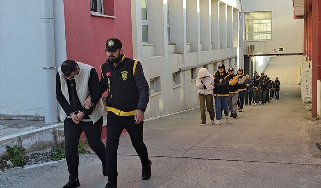 Adana merkezli fuhuş operasyonunda yakalanan 14 zanlı tutuklandı