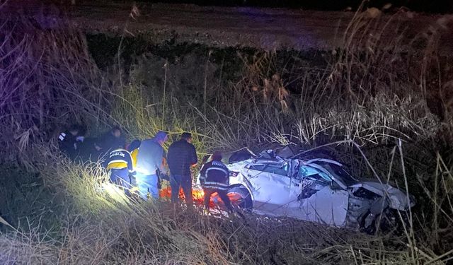 Adana'da otomobilin dere yatağına devrilmesi sonucu 1 kişi öldü, 3 kişi ağır yaralandı