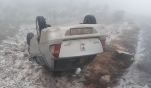 Altınözü ilçesinde takla atan otomobildeki 2 kişi yaralandı