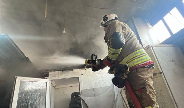 Antakya ilçesinde tamirhanede çıkan yangın söndürüldü