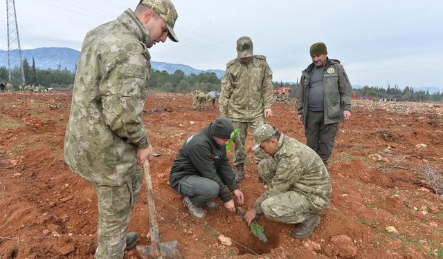Antalya’da Aziz Mehmetçikler İçin Fidanlar Toprakla Buluştu