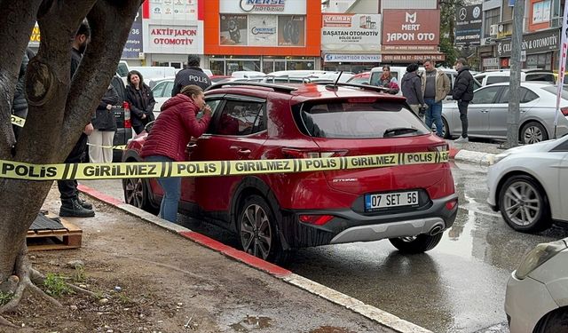 Antalya'da bir kişi aracında ölü bulundu