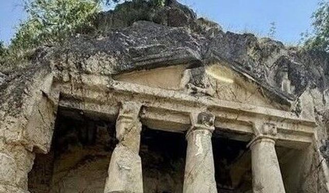 Boyabat’ta Salar Köyü Kaya Mezarı Ziyaretçi Çekiyor