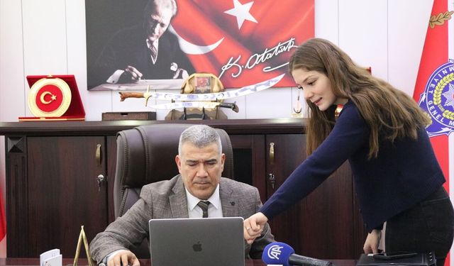 Burdur İl Emniyet Müdürü Kurt, AA'nın 'Yılın Kareleri' oylamasına katıldı