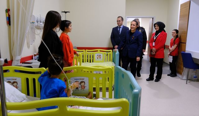 Burdur Valisi Bilgihan, görevi başındaki personeli ziyaret etti