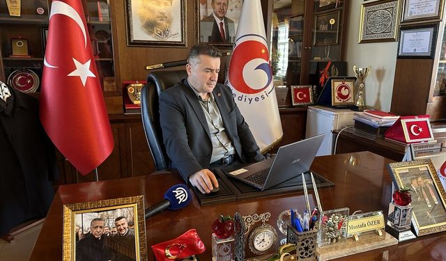 Eğirdir Belediye Başkanı Özer, AA'nın 'Yılın Kareleri' oylamasına katıldı