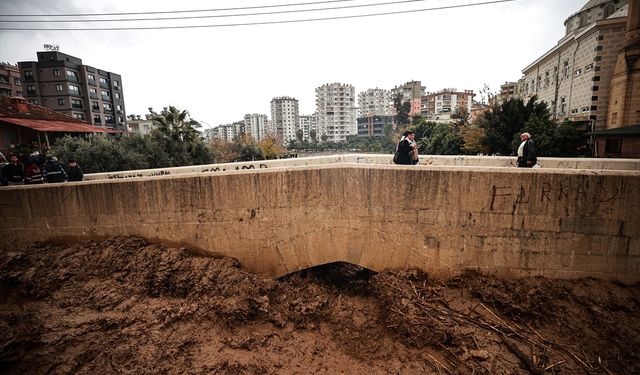GÜNCELLEME - Mersin'de kuvvetli yağış hayatı olumsuz etkiliyor
