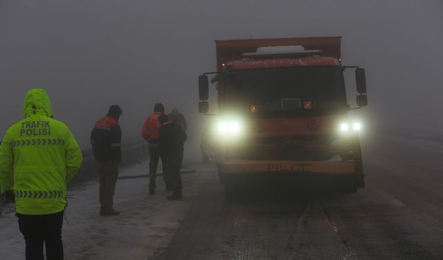 Hatay'da hafif ticari araçla panelvanın çarpışması sonucu 6 kişi yaralandı