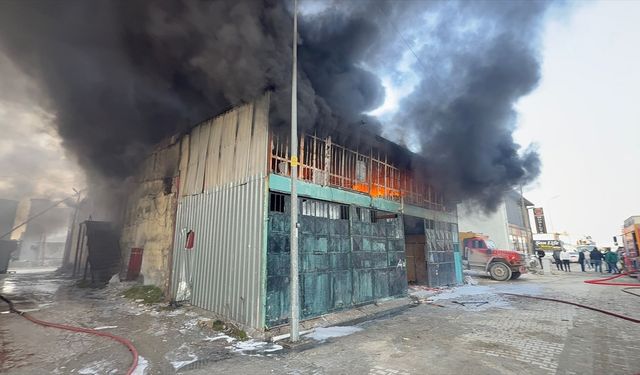 Hatay'da sanayi sitesinde çıkan yangın kontrol altına alındı