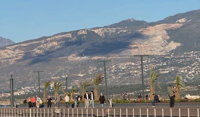 İskenderun Sahili’nde Kış Güneşi ve Nergis Kokusu