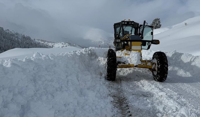 Kahramanmaraş'ta kar nedeniyle 137 mahalleye ulaşım sağlanamıyor