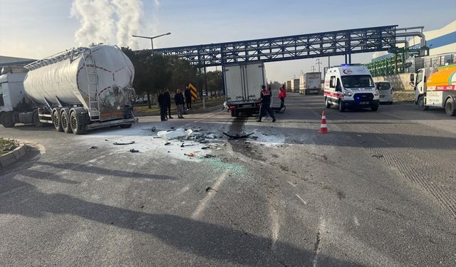 Kahramanmaraş'ta tır ile çarpışan kamyonetteki 2 kişi yaralandı