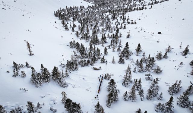 Kar yağışıyla beyaza bürünen Aladağlar Milli Parkı dronla görüntülendi