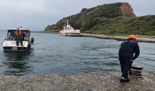 Marmara Denizi'nde sürüklenen tekne kurtarıldı