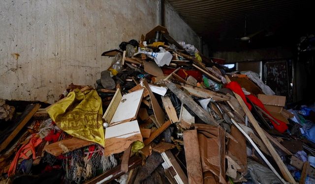 Mersin'de bir evden 168 ton çöp çıktı