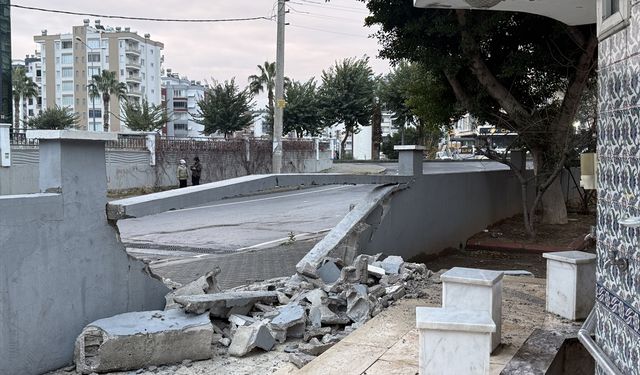 Mersin'de cipin cami duvarına çarpması kamerada