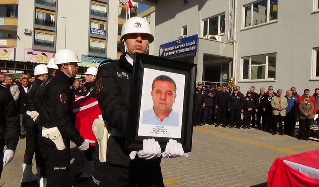 Mersin'de kalp krizi sonucu ölen polis memurunun cenazesi defnedildi