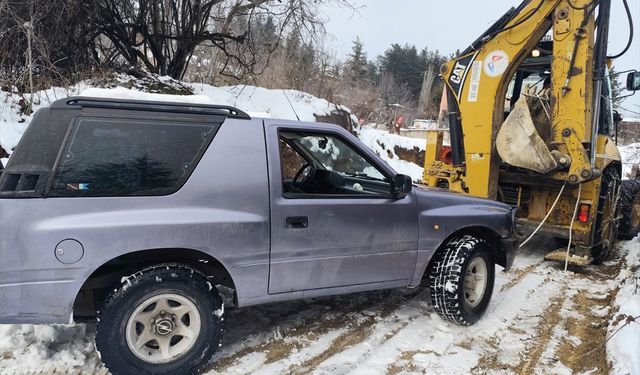 Mersin'de kardan kapanan yolları açma çalışmaları sürüyor
