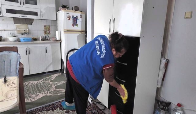 Mersin'in Akdeniz ilçesinde ev temizliği ve kuaför hizmetleri sürüyor