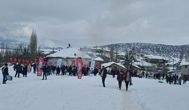 Saimbeyli ilçesinde kar şöleni düzenlendi