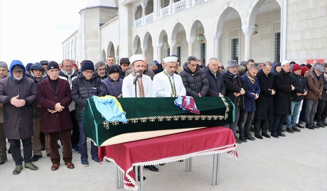 Türk amatör futbolunun sembol isimlerinden Hatay Yurdakul'un cenazesi Trabzon'da defnedildi