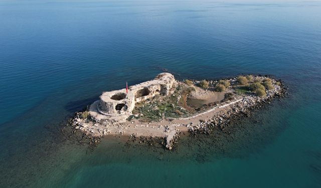 Yumurtalık Ayas Kız Kalesi Tarihi Önemiyle Dikkat Çekiyor