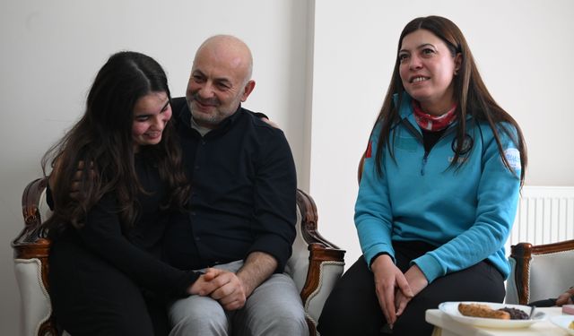 6 ŞUBAT DEPREMLERİNİN ÜÇÜNCÜ YILI - Depremin 133. saatinde kendilerini hayata bağlayan gönüllü ile buluştular