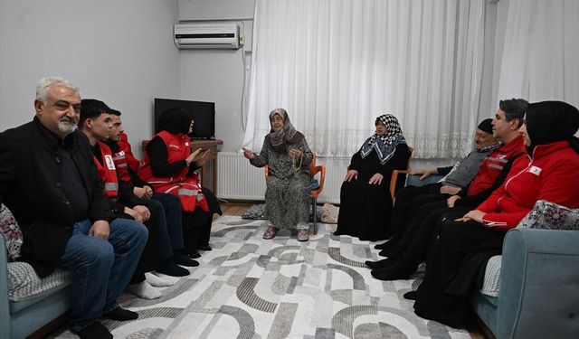 6 ŞUBAT DEPREMLERİNİN ÜÇÜNCÜ YILI - Depremzede Ensar Taşhan ve ailesi, kendilerini hayata bağlayan Kızılay ekibiyle buluştu