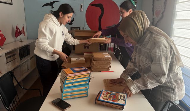 6 ŞUBAT DEPREMLERİNİN ÜÇÜNCÜ YILI - Sağlıkçı olarak geldiği deprem bölgesine 21 kütüphane, 135 bin kitap kazandırdı