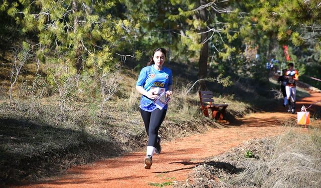 Adana'da 'Okul Sporları Oryantiring Gençler Türkiye Şampiyonası' başladı