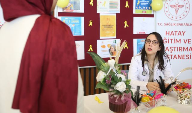 Antakya'da 'Uluslararası Çocukluk Çağı Kanseri Günü' kapsamında stant açıldı