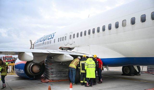 Antalya Havalimanı'nda kalkışa hazırlanan uçağın iniş takımlarında teknik arıza yaşandı