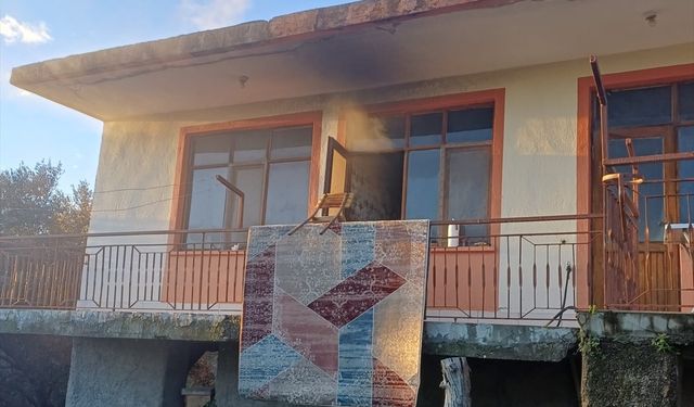 Antalya'da yanan evde yaşlı kadın yaşamını yitirdi
