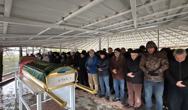 Antalya'daki trafik kazasında ölen anne ve kızının cenazesi Konya'da toprağa verildi