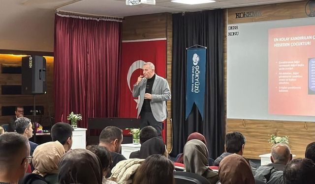 Bucak'ta 'Dijital Aile' semineri düzenlendi